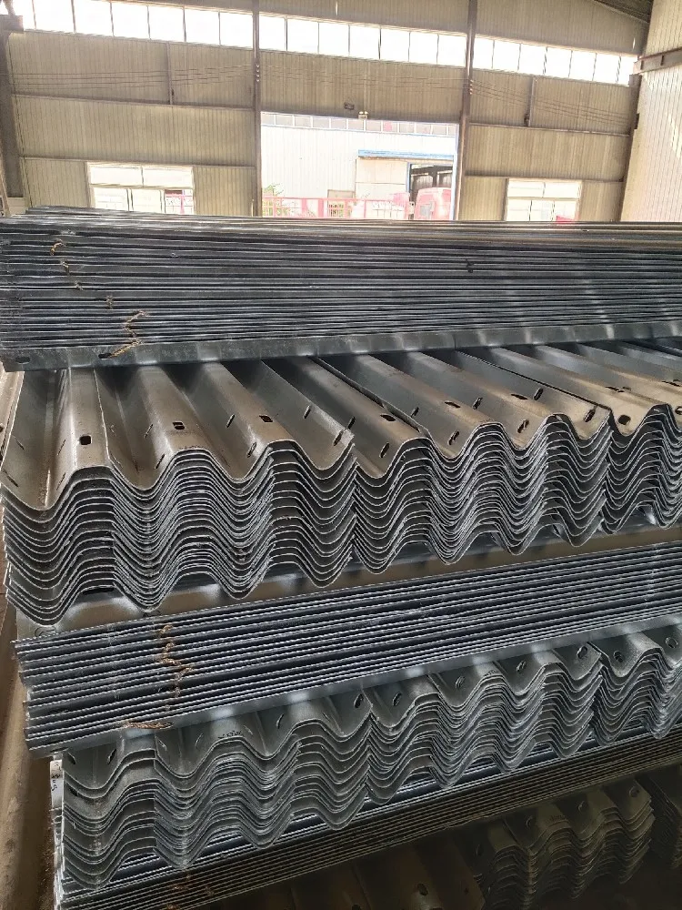 三波镀锌护栏板